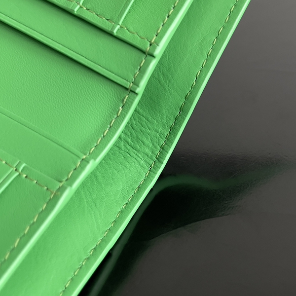 ボッテガヴェネタ財布コピー着用イメージ